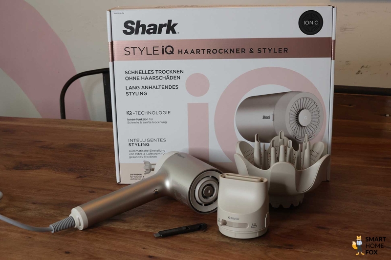 Вы можете увидеть комплект поставки Shark Style iQ.